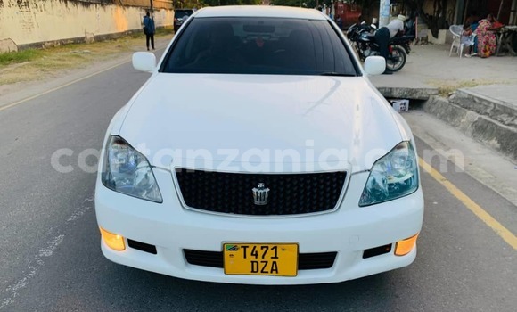 Buy Used Toyota Crown White Car in Dar es Salaam in Dar es Salaam