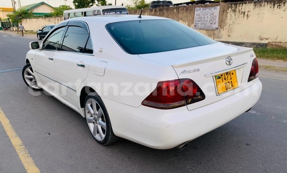 Buy Used Toyota Crown White Car in Dar es Salaam in Dar es Salaam Buy Used Toyota Crown White Car in Dar es Salaam in Dar es Salaam