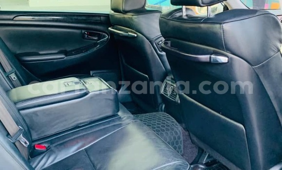 Buy Used Toyota Crown White Car in Dar es Salaam in Dar es Salaam Buy Used Toyota Crown White Car in Dar es Salaam in Dar es Salaam