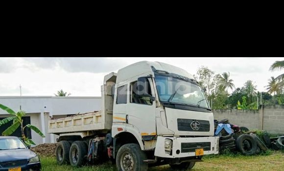 Buy Used Volvo F4 White Truck in Dar es Salaam in Dar es Salaam