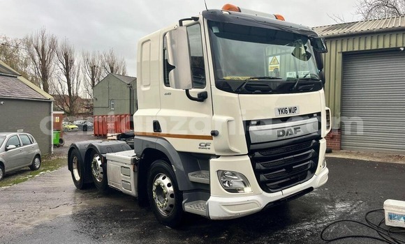 Nunua Imported DAF CF Nyeupe Lori ndani ya Dar es Salaam nchini Dar es Salaam