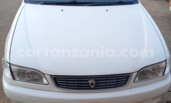 Nunua Ilio tumika Toyota Corolla Nyeupe Gari ndani ya Dar es Salaam nchini Dar es Salaam