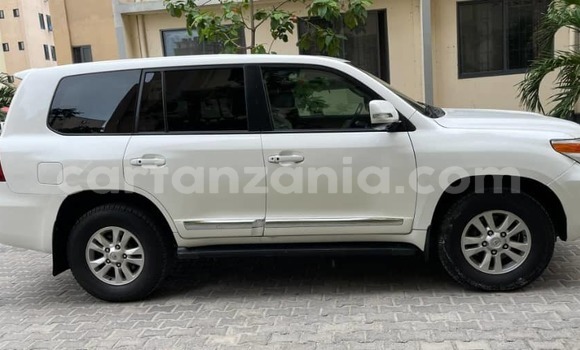 Buy Used Toyota Land Cruiser White Car in Dar es Salaam in Dar es Salaam Buy Used Toyota Land Cruiser White Car in Dar es Salaam in Dar es Salaam