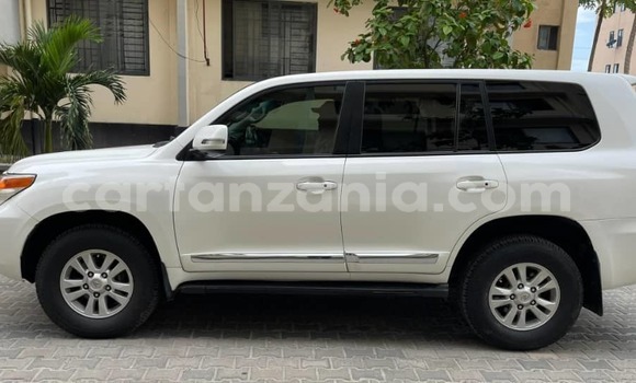 Buy Used Toyota Land Cruiser White Car in Dar es Salaam in Dar es Salaam Buy Used Toyota Land Cruiser White Car in Dar es Salaam in Dar es Salaam