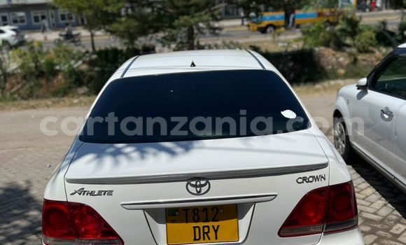 Buy Used Toyota Crown White Car in Dar es Salaam in Dar es Salaam Buy Used Toyota Crown White Car in Dar es Salaam in Dar es Salaam