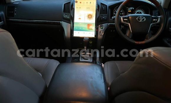 Buy Import Toyota Land Cruiser White Car in Dar es Salaam in Dar es Salaam Buy Import Toyota Land Cruiser White Car in Dar es Salaam in Dar es Salaam
