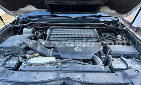 Buy Import Toyota Land Cruiser White Car in Dar es Salaam in Dar es Salaam Buy Import Toyota Land Cruiser White Car in Dar es Salaam in Dar es Salaam