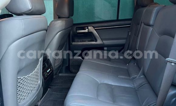 Buy Import Toyota Land Cruiser White Car in Dar es Salaam in Dar es Salaam Buy Import Toyota Land Cruiser White Car in Dar es Salaam in Dar es Salaam