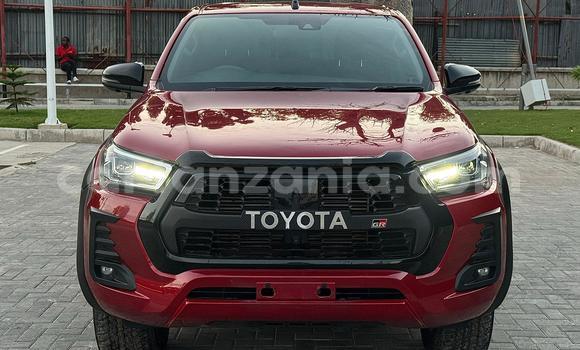 Nunua Imported Toyota Hiluxe Revo Nyekundu Gari ndani ya Dar es Salaam nchini Dar es Salaam