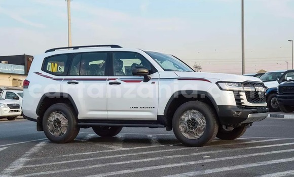 Buy Import Toyota Land Cruiser White Car in Dar es Salaam in Dar es Salaam Buy Import Toyota Land Cruiser White Car in Dar es Salaam in Dar es Salaam