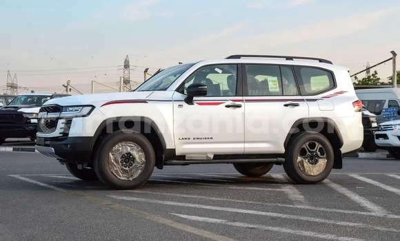 Buy Import Toyota Land Cruiser White Car in Dar es Salaam in Dar es Salaam Buy Import Toyota Land Cruiser White Car in Dar es Salaam in Dar es Salaam
