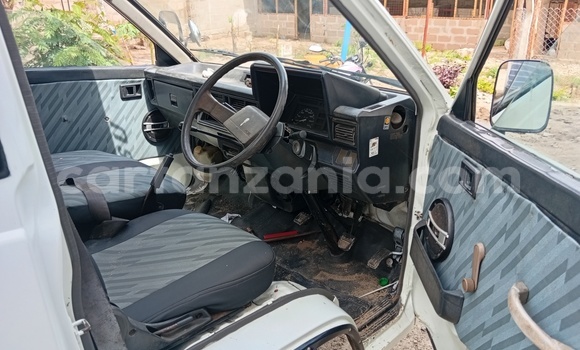 Buy Used Toyota LiteAce White Car in Dar es Salaam in Dar es Salaam