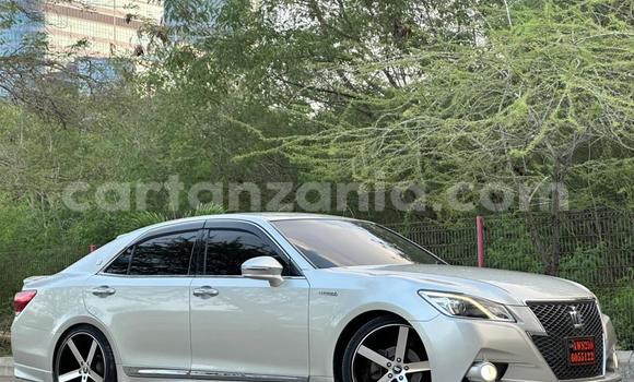 Buy Used Toyota Crown White Car in Dar es Salaam in Dar es Salaam Buy Used Toyota Crown White Car in Dar es Salaam in Dar es Salaam