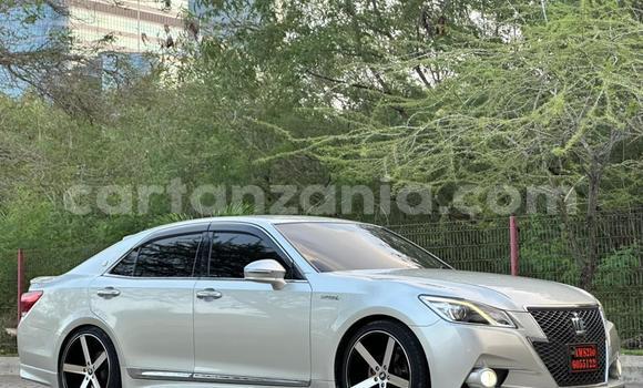Buy Used Toyota Crown White Car in Dar es Salaam in Dar es Salaam Buy Used Toyota Crown White Car in Dar es Salaam in Dar es Salaam