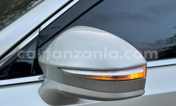 Buy Used Toyota Crown White Car in Dar es Salaam in Dar es Salaam Buy Used Toyota Crown White Car in Dar es Salaam in Dar es Salaam