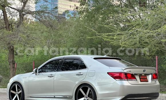Buy Used Toyota Crown White Car in Dar es Salaam in Dar es Salaam Buy Used Toyota Crown White Car in Dar es Salaam in Dar es Salaam