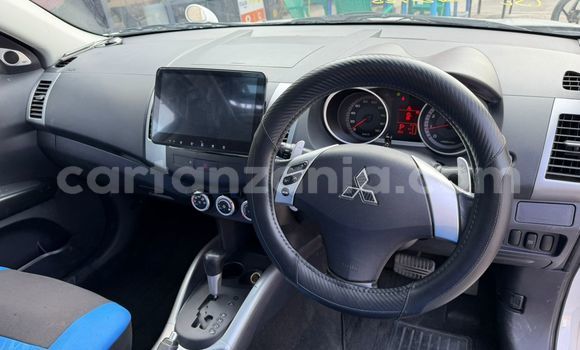 Buy Import Mitsubishi Outlander White Car in Dar es Salaam in Dar es Salaam Buy Import Mitsubishi Outlander White Car in Dar es Salaam in Dar es Salaam