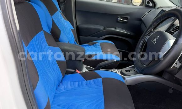 Buy Import Mitsubishi Outlander White Car in Dar es Salaam in Dar es Salaam Buy Import Mitsubishi Outlander White Car in Dar es Salaam in Dar es Salaam