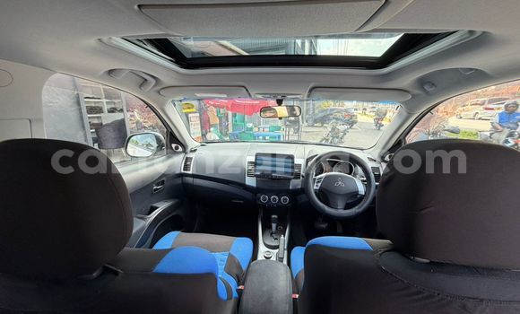 Buy Import Mitsubishi Outlander White Car in Dar es Salaam in Dar es Salaam Buy Import Mitsubishi Outlander White Car in Dar es Salaam in Dar es Salaam