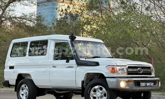 Nunua Ilio tumika Toyota Land Cruiser Nyeupe Gari ndani ya Dar es Salaam nchini Dar es Salaam Nunua Ilio tumika Toyota Land Cruiser Nyeupe Gari ndani ya Dar es Salaam nchini Dar es Salaam