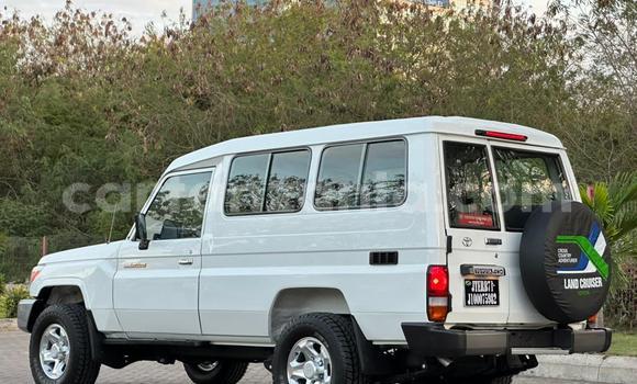 Nunua Ilio tumika Toyota Land Cruiser Nyeupe Gari ndani ya Dar es Salaam nchini Dar es Salaam Nunua Ilio tumika Toyota Land Cruiser Nyeupe Gari ndani ya Dar es Salaam nchini Dar es Salaam
