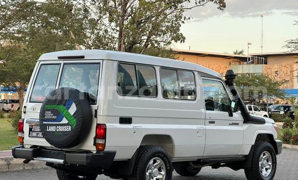 Nunua Ilio tumika Toyota Land Cruiser Nyeupe Gari ndani ya Dar es Salaam nchini Dar es Salaam Nunua Ilio tumika Toyota Land Cruiser Nyeupe Gari ndani ya Dar es Salaam nchini Dar es Salaam