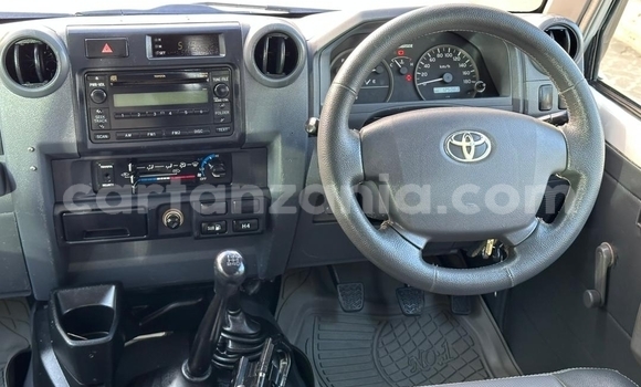 Nunua Ilio tumika Toyota Land Cruiser Nyeupe Gari ndani ya Dar es Salaam nchini Dar es Salaam Nunua Ilio tumika Toyota Land Cruiser Nyeupe Gari ndani ya Dar es Salaam nchini Dar es Salaam