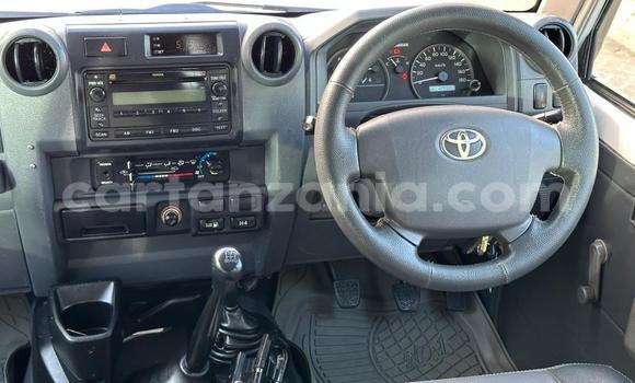 Nunua Ilio tumika Toyota Land Cruiser Nyeupe Gari ndani ya Dar es Salaam nchini Dar es Salaam Nunua Ilio tumika Toyota Land Cruiser Nyeupe Gari ndani ya Dar es Salaam nchini Dar es Salaam