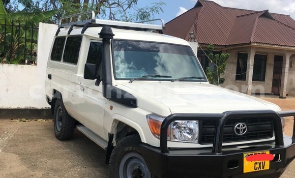 Nunua Mpya Toyota Land Cruiser Nyeupe Gari ndani ya Dar es Salaam nchini Dar es Salaam Nunua Mpya Toyota Land Cruiser Nyeupe Gari ndani ya Dar es Salaam nchini Dar es Salaam