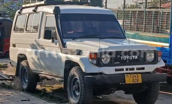Nunua Ilio tumika Toyota Land Cruiser Nyeupe Gari ndani ya Dar es Salaam nchini Dar es Salaam Nunua Ilio tumika Toyota Land Cruiser Nyeupe Gari ndani ya Dar es Salaam nchini Dar es Salaam