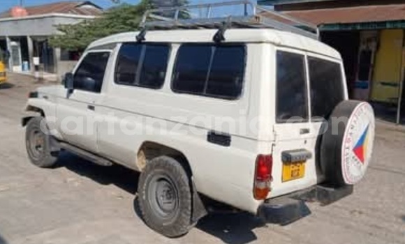 Nunua Ilio tumika Toyota Land Cruiser Nyeupe Gari ndani ya Dar es Salaam nchini Dar es Salaam Nunua Ilio tumika Toyota Land Cruiser Nyeupe Gari ndani ya Dar es Salaam nchini Dar es Salaam