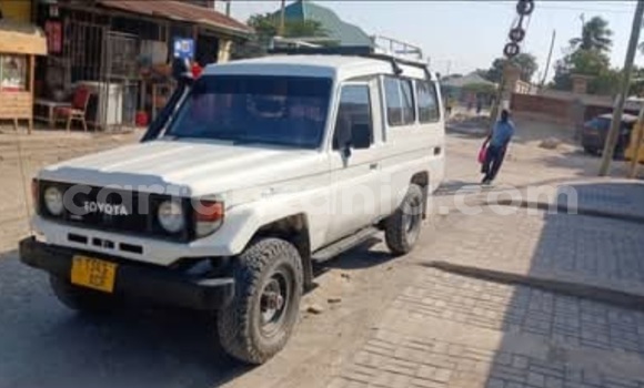 Nunua Ilio tumika Toyota Land Cruiser Nyeupe Gari ndani ya Dar es Salaam nchini Dar es Salaam Nunua Ilio tumika Toyota Land Cruiser Nyeupe Gari ndani ya Dar es Salaam nchini Dar es Salaam