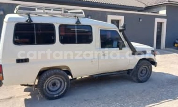 Nunua Ilio tumika Toyota Land Cruiser Nyeupe Gari ndani ya Dar es Salaam nchini Dar es Salaam Nunua Ilio tumika Toyota Land Cruiser Nyeupe Gari ndani ya Dar es Salaam nchini Dar es Salaam
