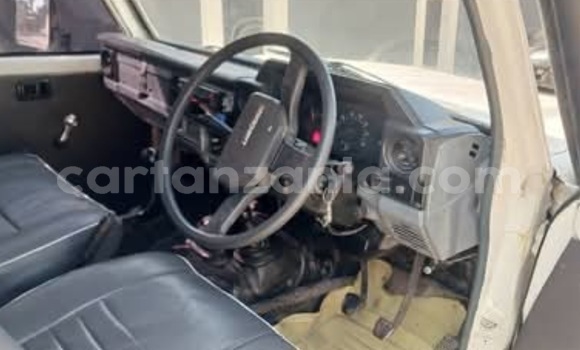 Nunua Ilio tumika Toyota Land Cruiser Nyeupe Gari ndani ya Dar es Salaam nchini Dar es Salaam Nunua Ilio tumika Toyota Land Cruiser Nyeupe Gari ndani ya Dar es Salaam nchini Dar es Salaam