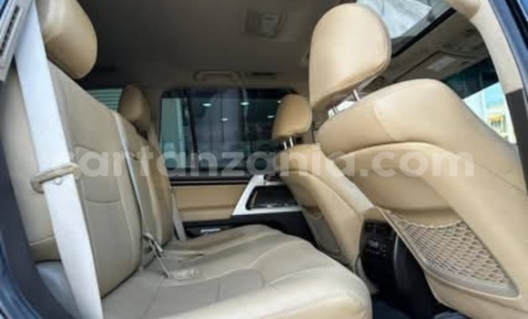 Nunua Ilio tumika Toyota Land Cruiser Nyeusi Gari ndani ya Dar es Salaam nchini Dar es Salaam Nunua Ilio tumika Toyota Land Cruiser Nyeusi Gari ndani ya Dar es Salaam nchini Dar es Salaam