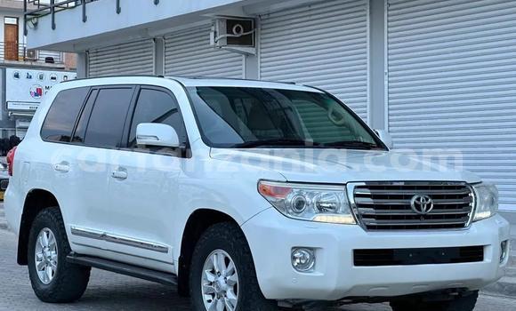 Nunua Ilio tumika Toyota Land Cruiser Nyeupe Gari ndani ya Dar es Salaam nchini Dar es Salaam Nunua Ilio tumika Toyota Land Cruiser Nyeupe Gari ndani ya Dar es Salaam nchini Dar es Salaam