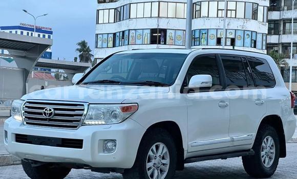 Nunua Ilio tumika Toyota Land Cruiser Nyeupe Gari ndani ya Dar es Salaam nchini Dar es Salaam Nunua Ilio tumika Toyota Land Cruiser Nyeupe Gari ndani ya Dar es Salaam nchini Dar es Salaam