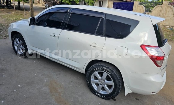 Nunua Ilio tumika Toyota Vanguard Nyeupe Gari ndani ya Dar es Salaam nchini Dar es Salaam Nunua Ilio tumika Toyota Vanguard Nyeupe Gari ndani ya Dar es Salaam nchini Dar es Salaam