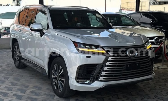Nunua Imported Lexus LX Nyeupe Gari ndani ya Dar es Salaam nchini Dar es Salaam
