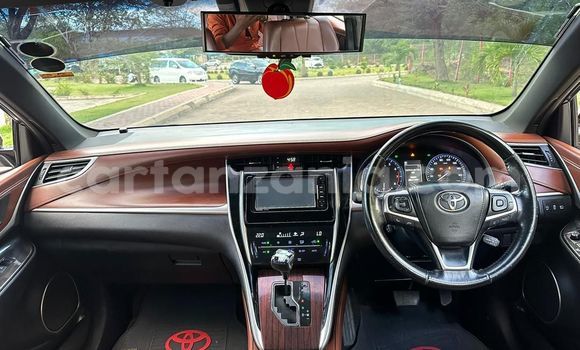 Buy Used Toyota Harrier White Car in Dar es Salaam in Dar es Salaam Buy Used Toyota Harrier White Car in Dar es Salaam in Dar es Salaam