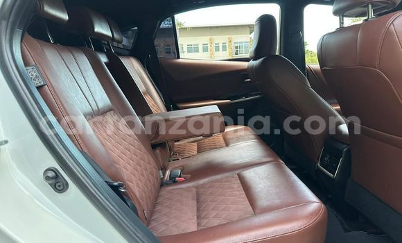 Buy Used Toyota Harrier White Car in Dar es Salaam in Dar es Salaam Buy Used Toyota Harrier White Car in Dar es Salaam in Dar es Salaam