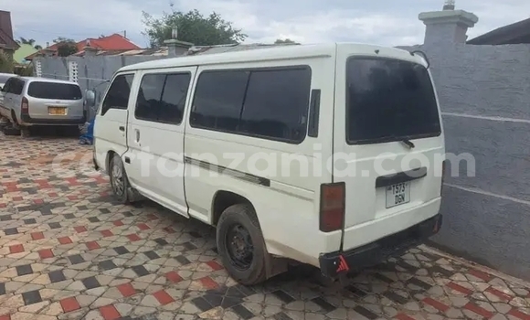 Buy Used Toyota Hiace White Car in Biharamulo in Kagera Buy Used Toyota Hiace White Car in Biharamulo in Kagera