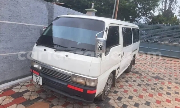 Buy Used Toyota Hiace White Car in Biharamulo in Kagera Buy Used Toyota Hiace White Car in Biharamulo in Kagera