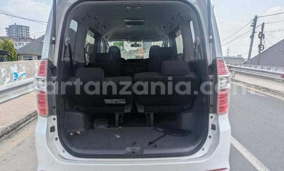 Buy Used Toyota Noah White Car in Dar es Salaam in Dar es Salaam Buy Used Toyota Noah White Car in Dar es Salaam in Dar es Salaam