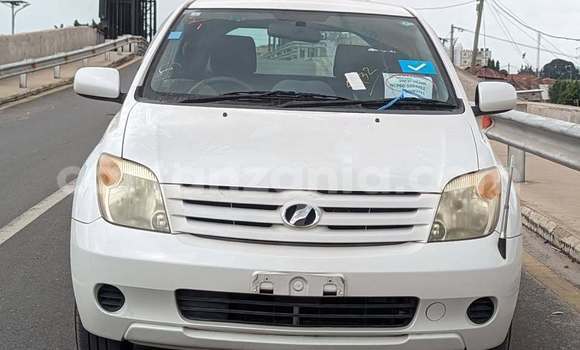 Buy Used Toyota IST White Car in Dar es Salaam in Dar es Salaam