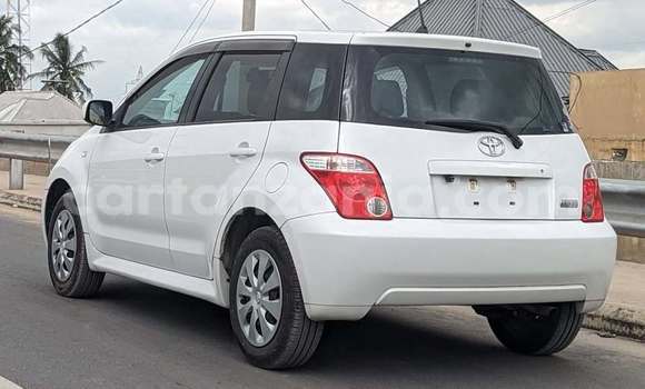 Buy Used Toyota IST White Car in Dar es Salaam in Dar es Salaam Buy Used Toyota IST White Car in Dar es Salaam in Dar es Salaam