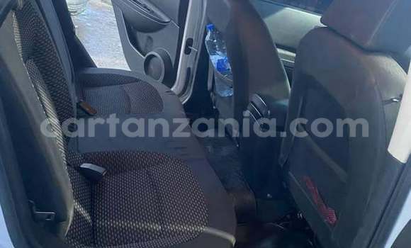 Nunua Ilio tumika Nissan Dualis Nyeupe Gari ndani ya Dar es Salaam nchini Dar es Salaam Nunua Ilio tumika Nissan Dualis Nyeupe Gari ndani ya Dar es Salaam nchini Dar es Salaam