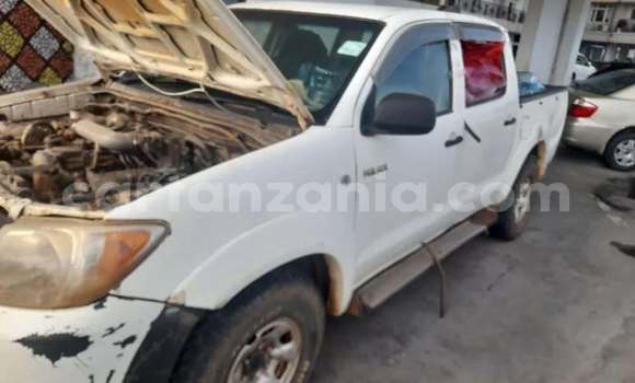 Buy Used Toyota Hilux White Car in Dar es Salaam in Dar es Salaam