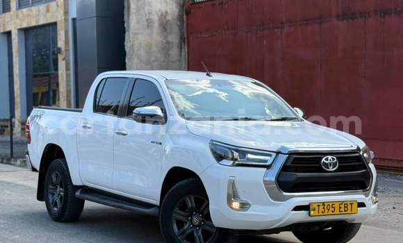 Buy Used Toyota Pickup Green Car in Dar es Salaam in Dar es Salaam