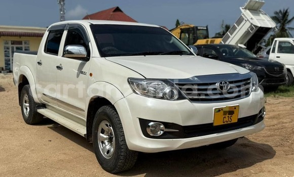 Buy Used Toyota Pickup White Car in Dar es Salaam in Dar es Salaam
